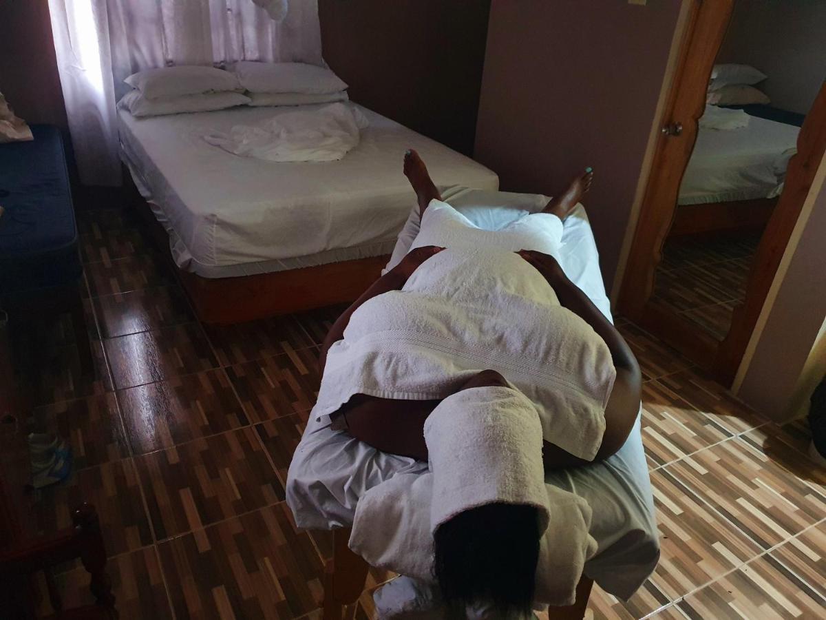 Mesmerize Guest House ปอร์ตอันโตนิโอ ภายนอก รูปภาพ